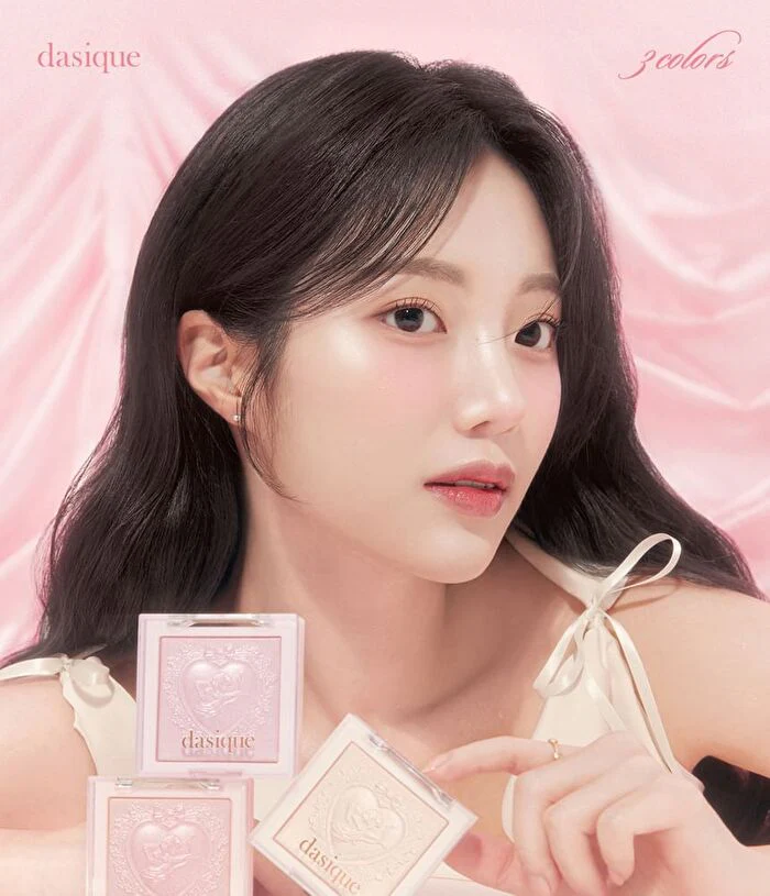 Dasique Luxe Glow Highlighter - 02 Pink Light 7g - Image 2